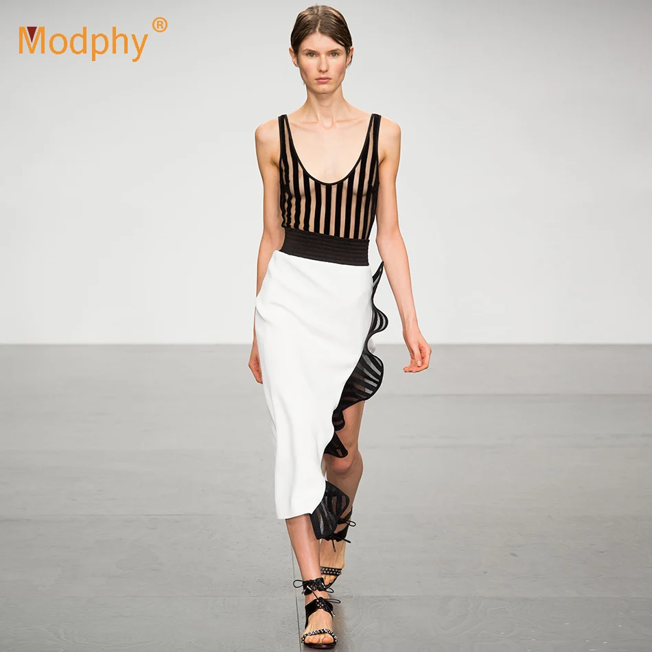 Женское элегантное приталенное платье с лямкой на шее черно белое Сетчатое без