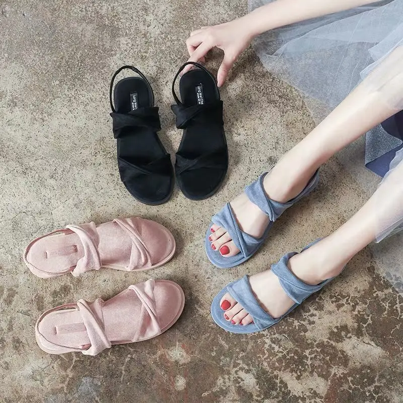 Маленькие женские сандалии на плоской подошве черные Студенческие с мягкой