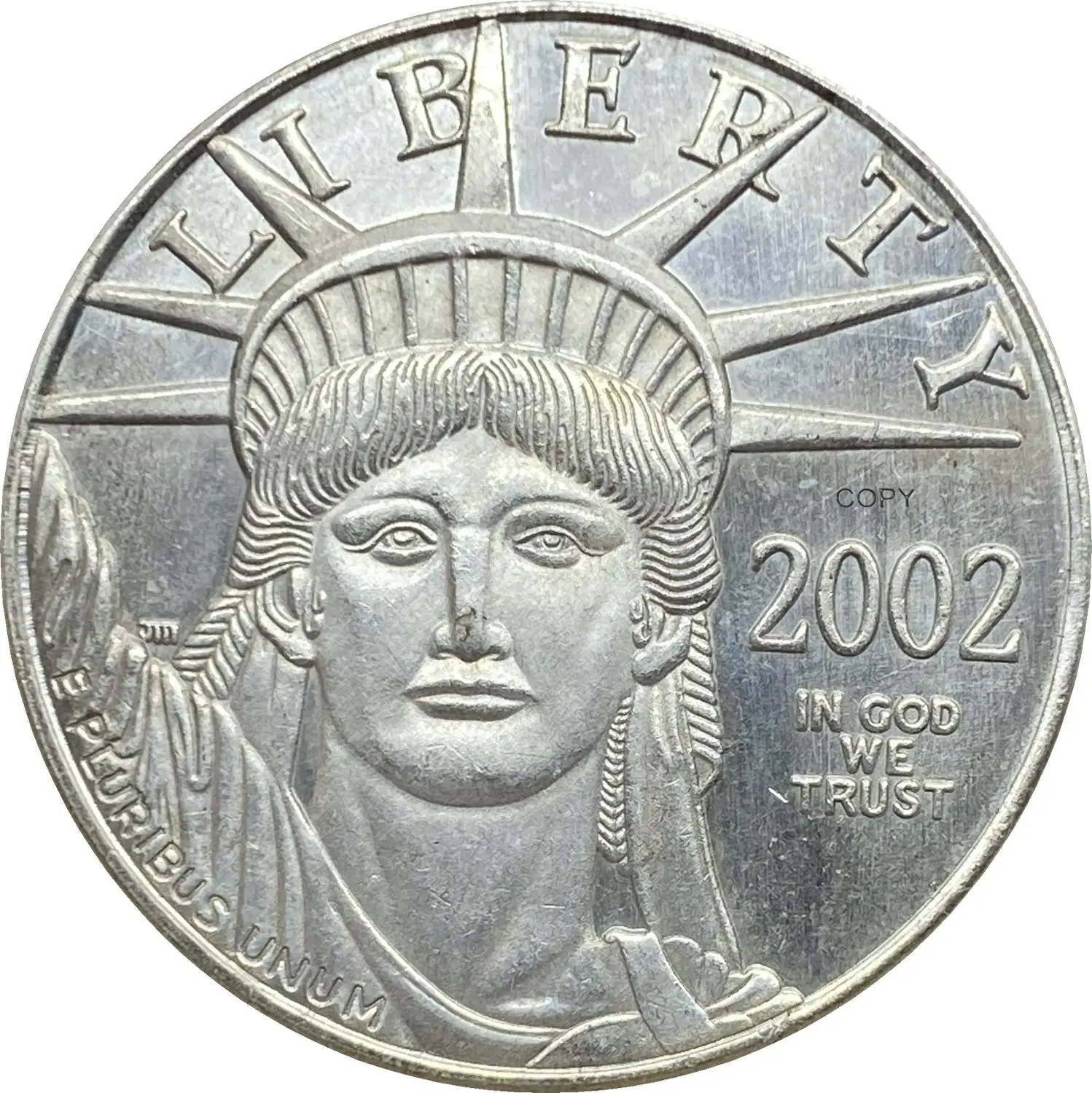 

Статуя Свободы США 2002 года, 100 доллара, очки орла, монтируемые искусственно