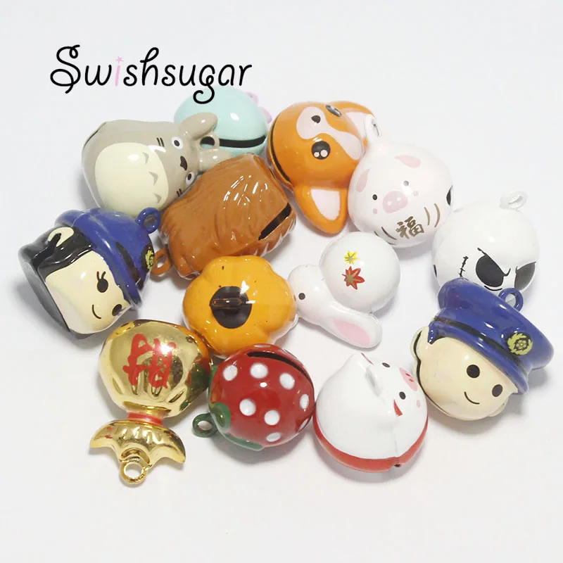 Много видов мультяшных колокольчиков с колокольчиком подвески на Рождество