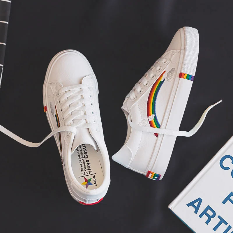 Женская кожаная обувь радужной расцветки коллекция 2019 года сезон осень модная на