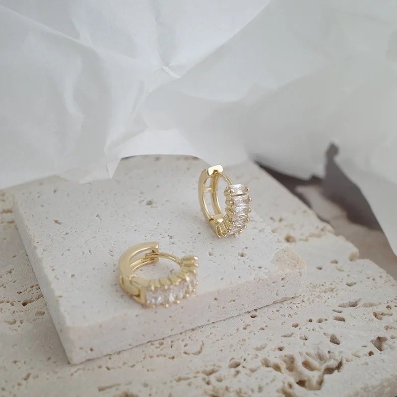 

New Fashion Arrival Simple Classic Crystal Geometric Hoop Earrings For Women Elegant Gold Color Metal Party