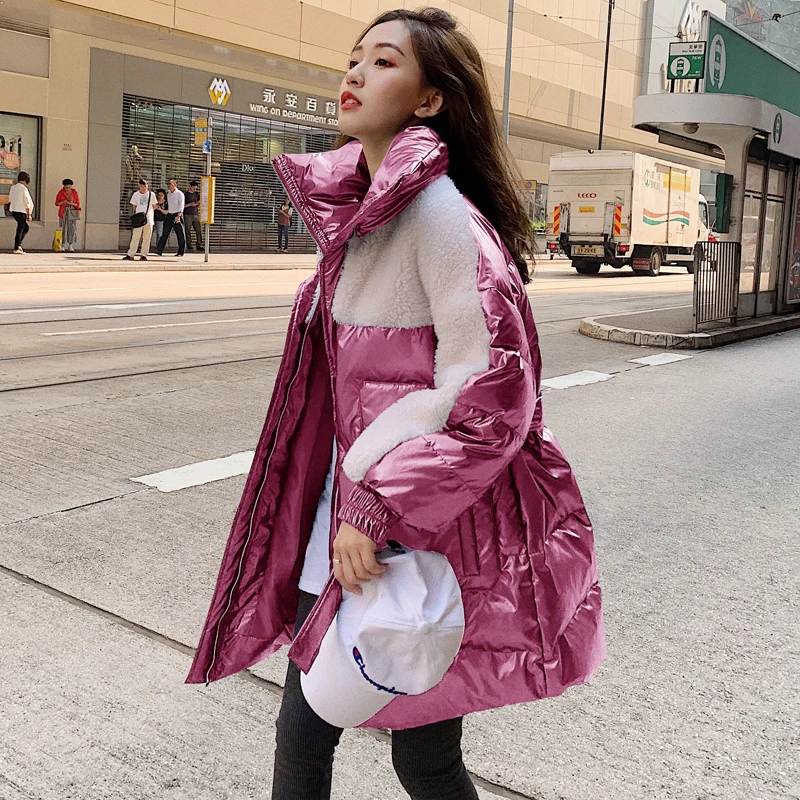 Женская зимняя длинная куртка оверсайз с поясом блестящая теплая парка
