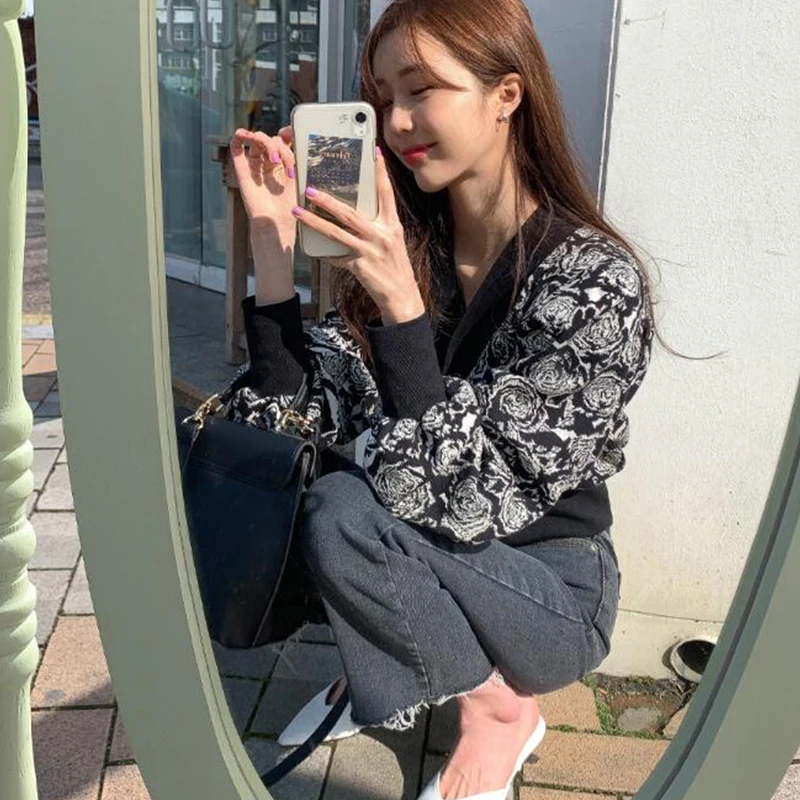 

Sister Fara New Spring Autumn Woman's V-Neck Sweater Lantern Sleeve Single Row Buttons Vintage Korean Carigans Knitwear Tops