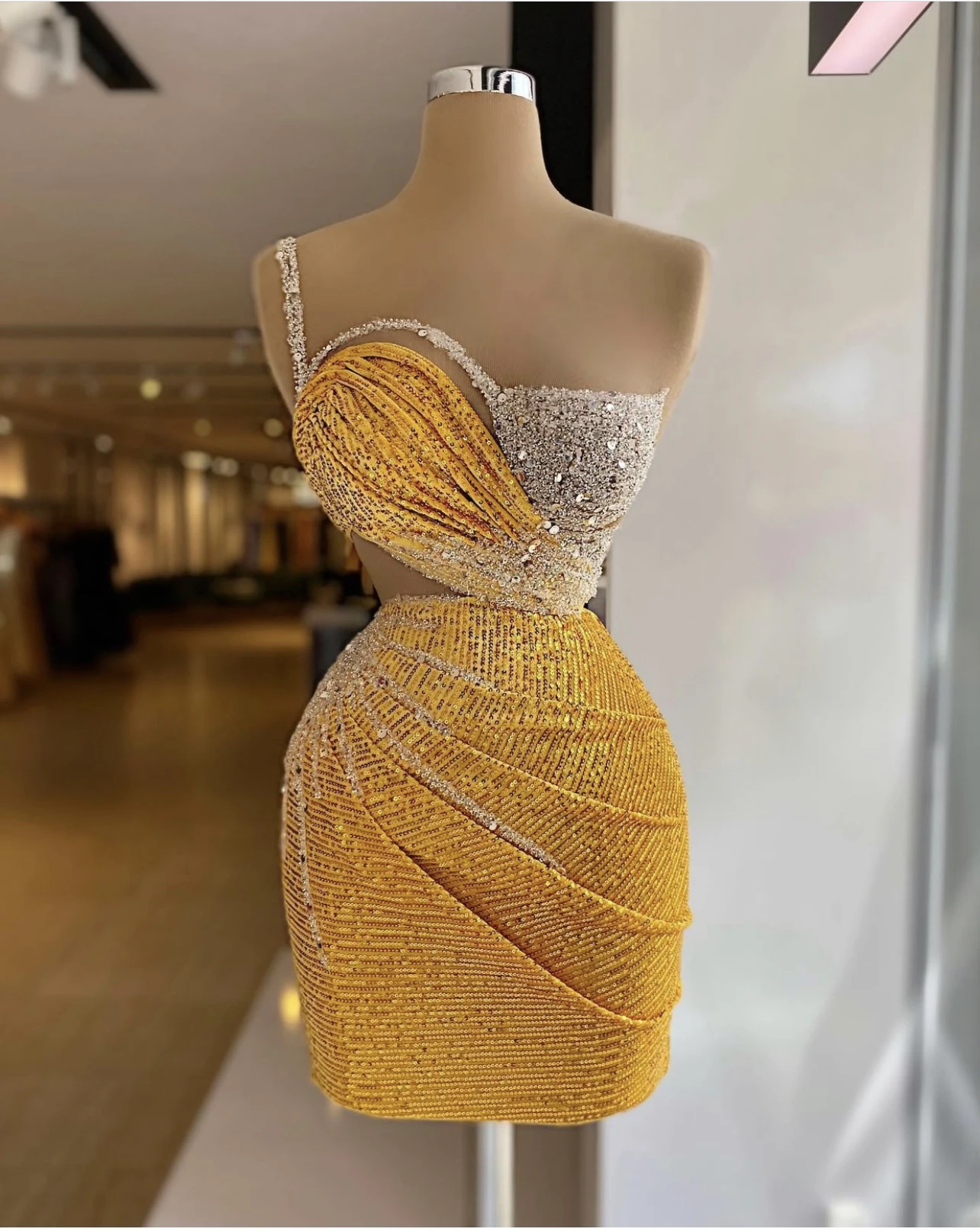 

YILIBER Evening Dresses 2021 Vintage Vlack Pearls Long Sleeves Evening Gowns Beading Prom Dresses For Women Short Dresses
