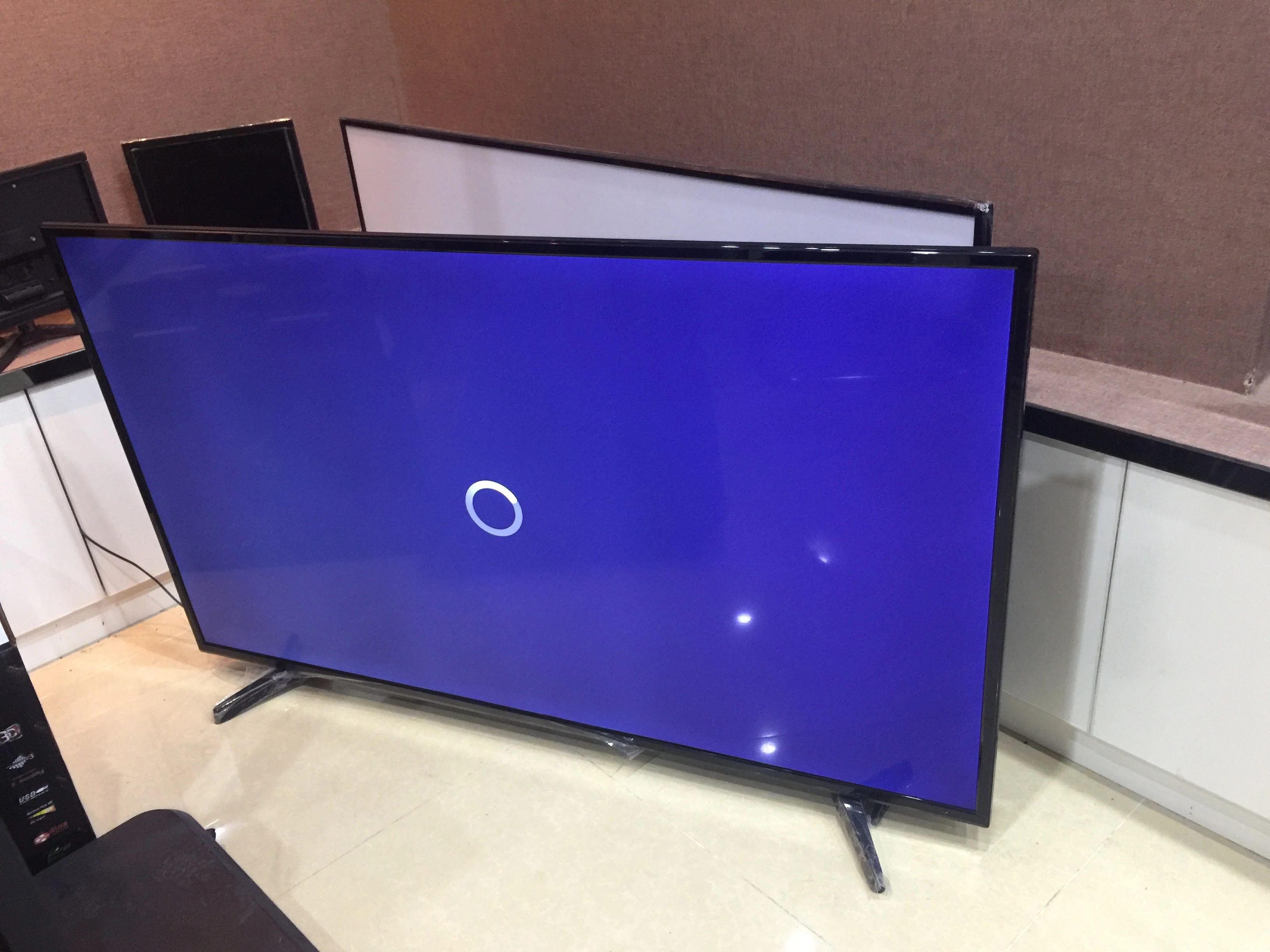 Рождественские подарки китайский дешевый высококачественный Телевизор 28 32 38 43