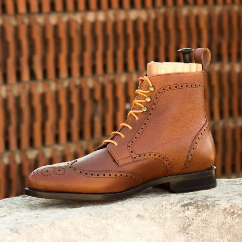 

2021 New Men Shoes Fashion Trend Youth Personality Brown PU Classic Hollow Rivet Lace-up Brock Carved Martin Boots 6KF377