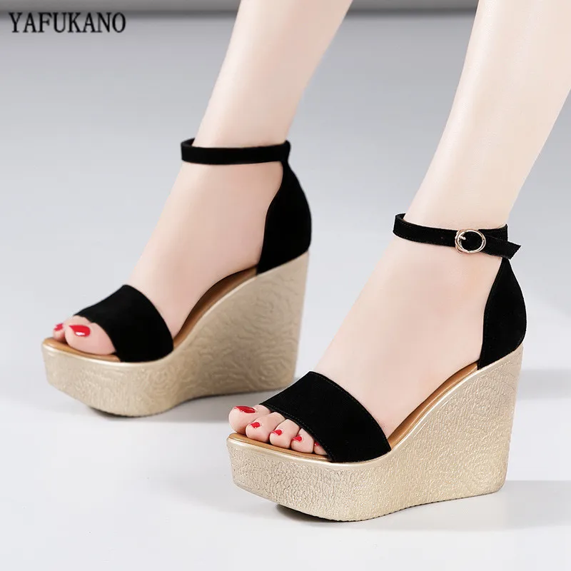 Летние женские босоножки на танкетке увеличивающие рост Босоножки с открытым