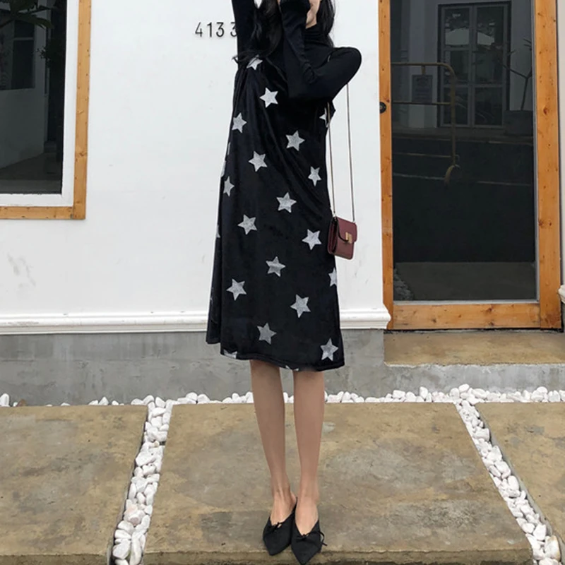 PERHAPS U женское черное бархатное платье-миди с длинным рукавом и высоким воротом |