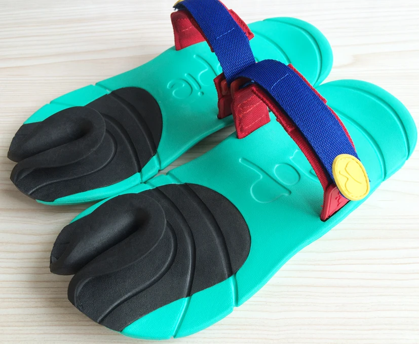 

Unisex fashion slip-on sandals flip-flops non-slip soft sole beach shoes lovers casual toe cap sandals Aqua shoes