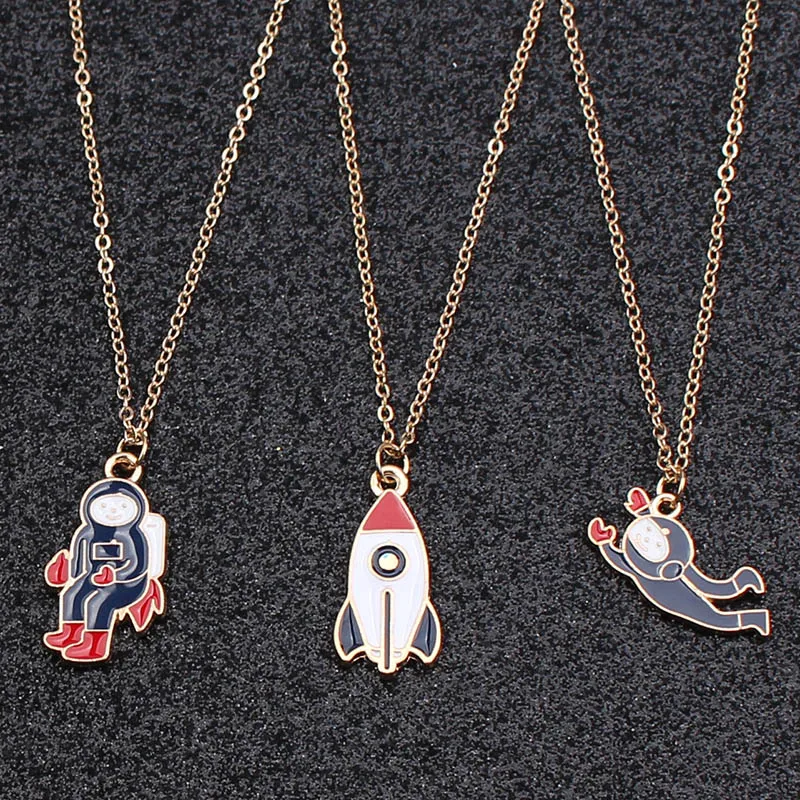 

N165 New Exquisite Creative Astronaut Necklace Cute Cartoon Modeling Spaceship Pendant Necklace Women Clavicle Chain Wholesale