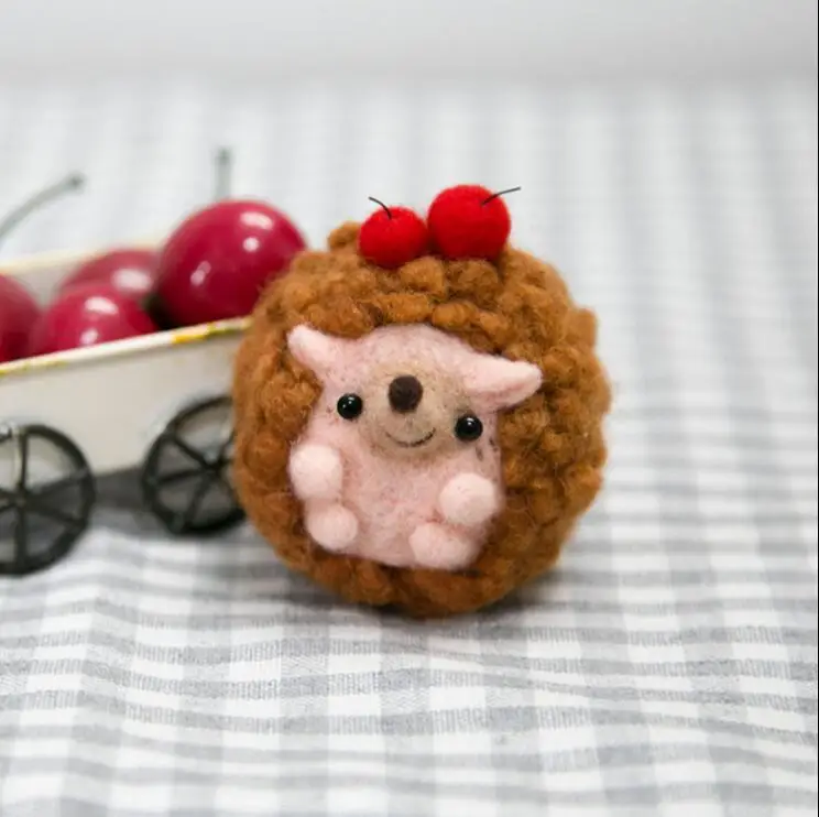 Hedgehog. wool needlepoint kit felt needle felting keychain craft needlecraft DIY handmade | Дом и сад