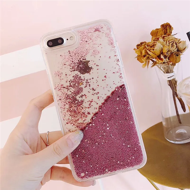 С сияющими блестками гранул из пайеток и струящийся жидкости чехол для