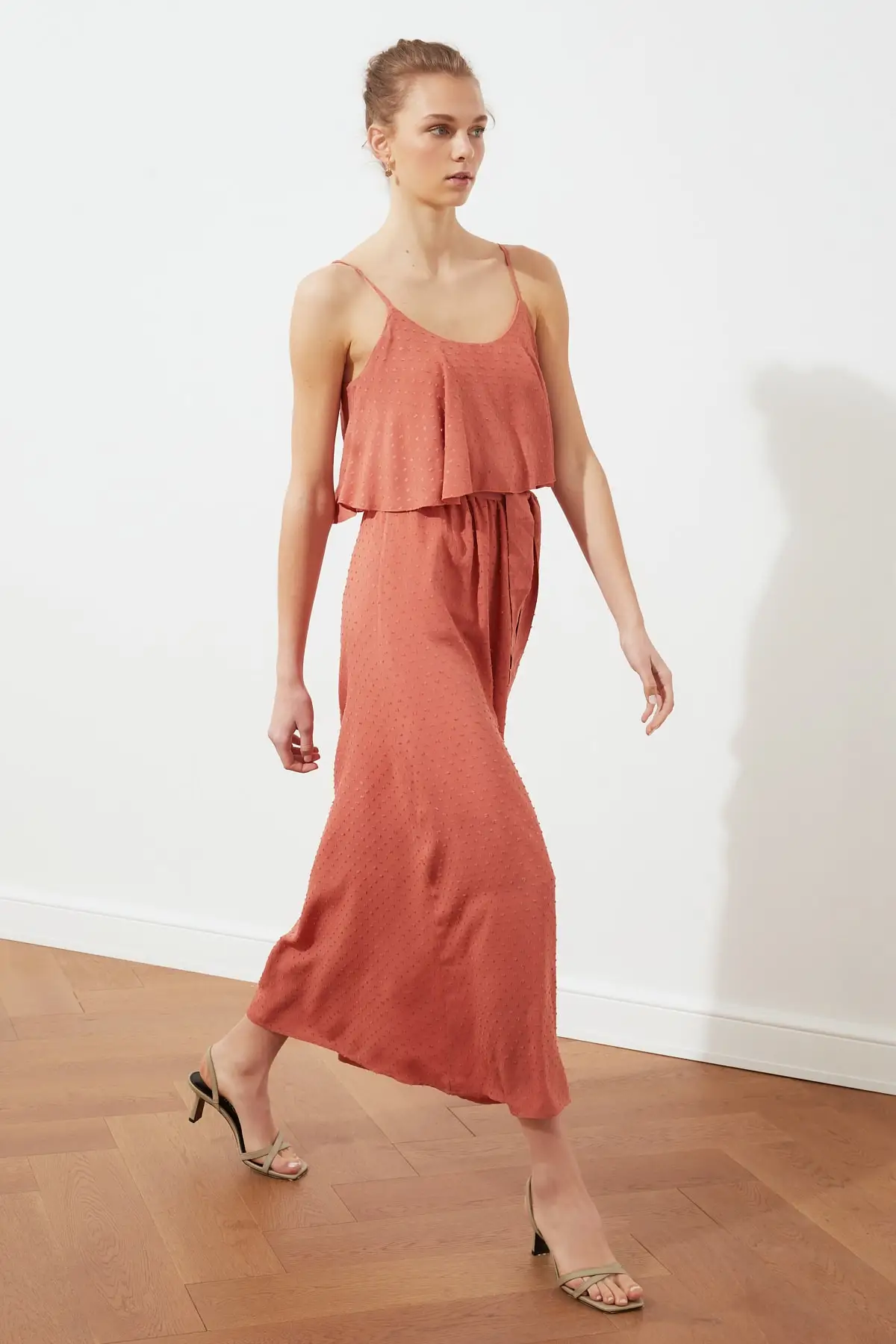 Платье с ластовицей Trendyol Ecru TWOSS19XM0304|Женские платья| |