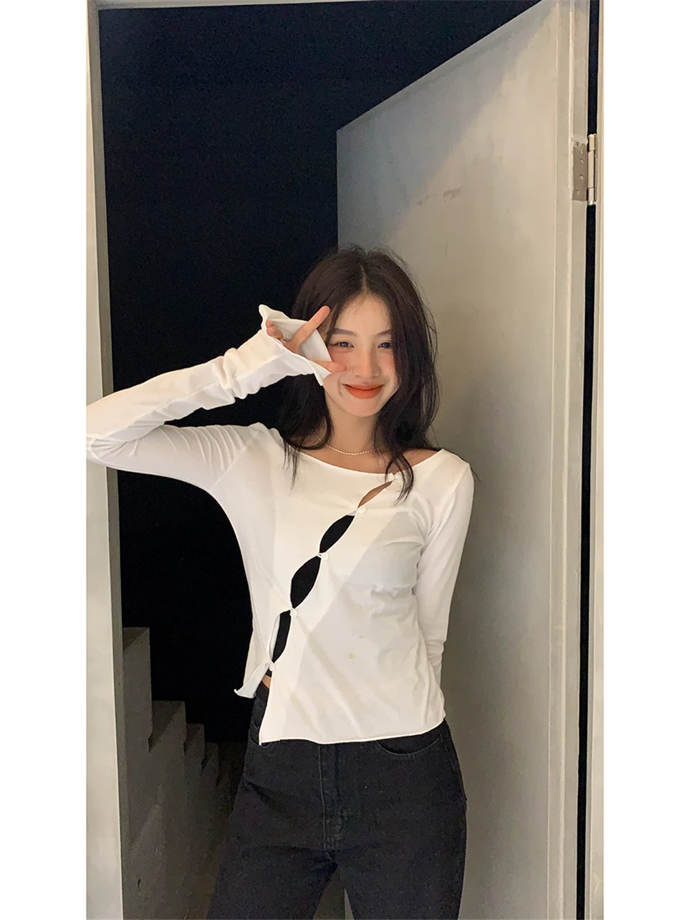 

Korean Slash Neck Slim T-shirt Long Sleeve Hollow Out Oblique Buckle Chic Design T Shirts Women Sexy Irregular Tee Shirt Female