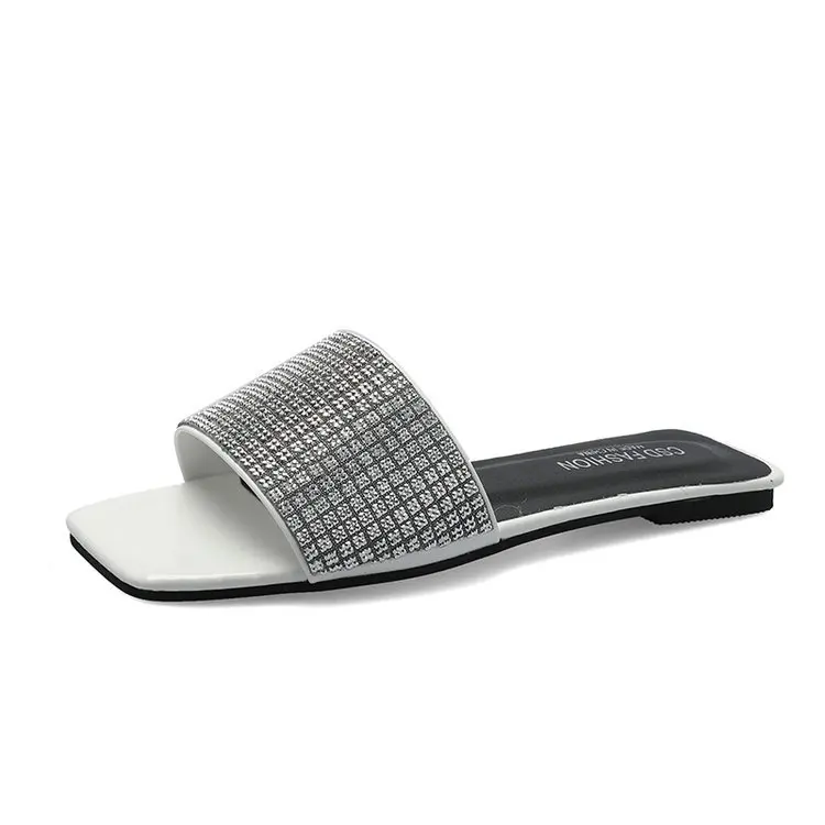 Сланцы женские с открытым носком блестящие модные туфли металлическим декором