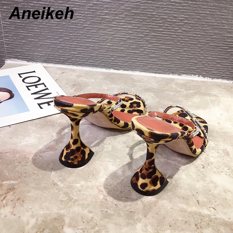 Aneikeh/модные шлепанцы с леопардовым принтом Женские квадратным носком и открытым