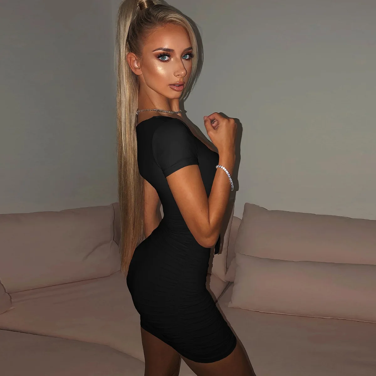 

2021 summer new dress European and American hollow short-sleeved V-neck strappy hip dress sexy navel short skirt