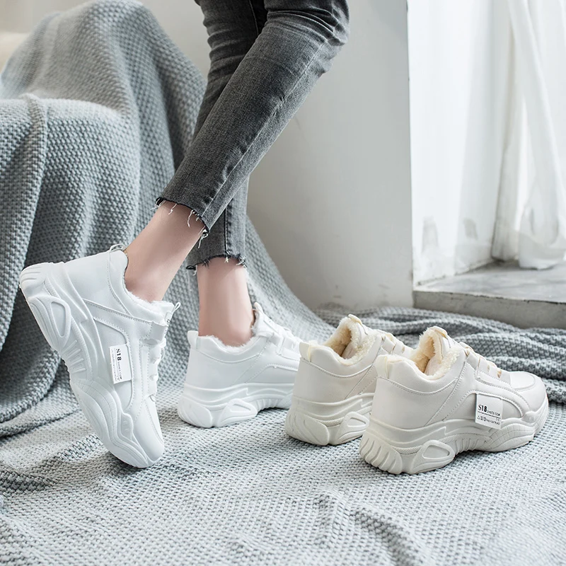 Женские теплые кроссовки на платформе толстая подошва удобные шнуровке белые