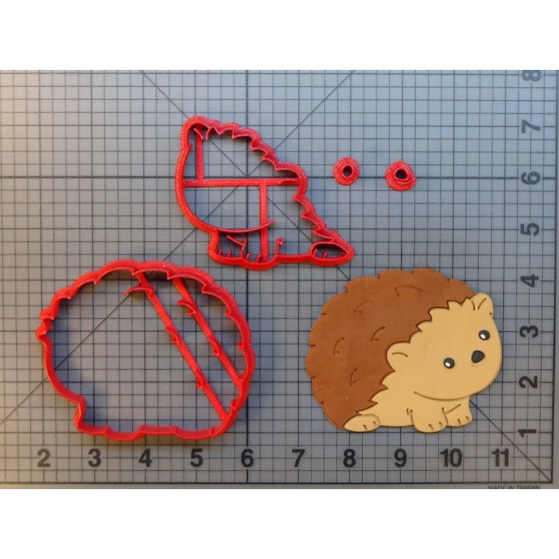 Детский праздничный торт с фонданом украшения идея милые животные в виде Ёжика 3D