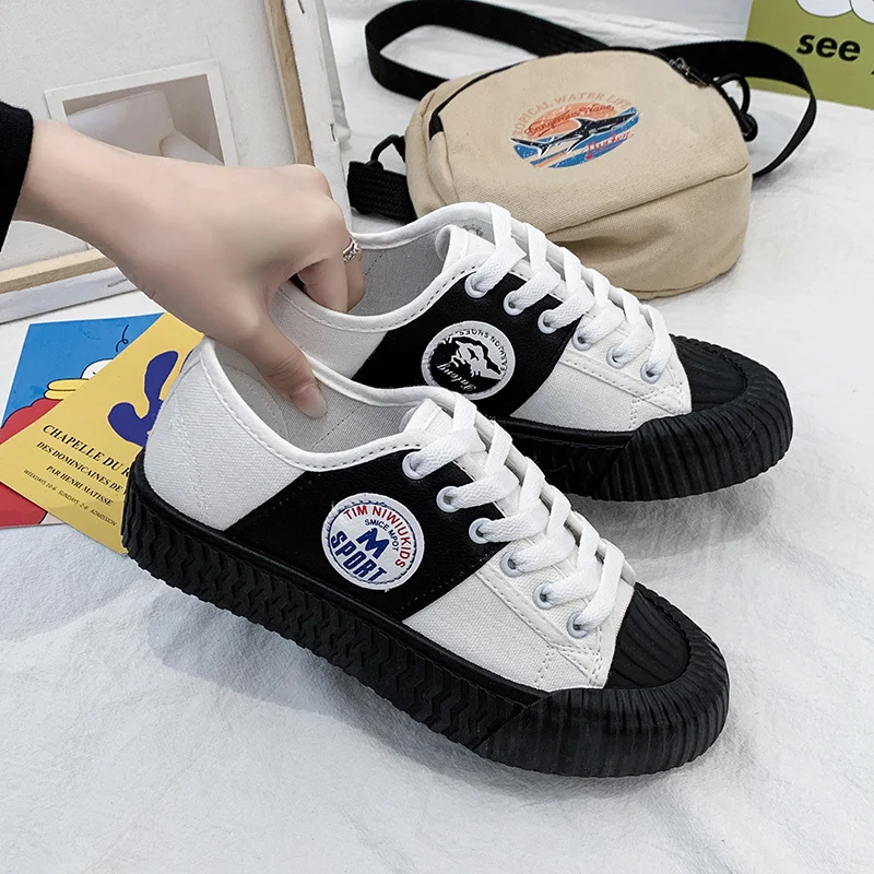 Женские кроссовки на шнуровке в корейском уличном стиле дышащие черные