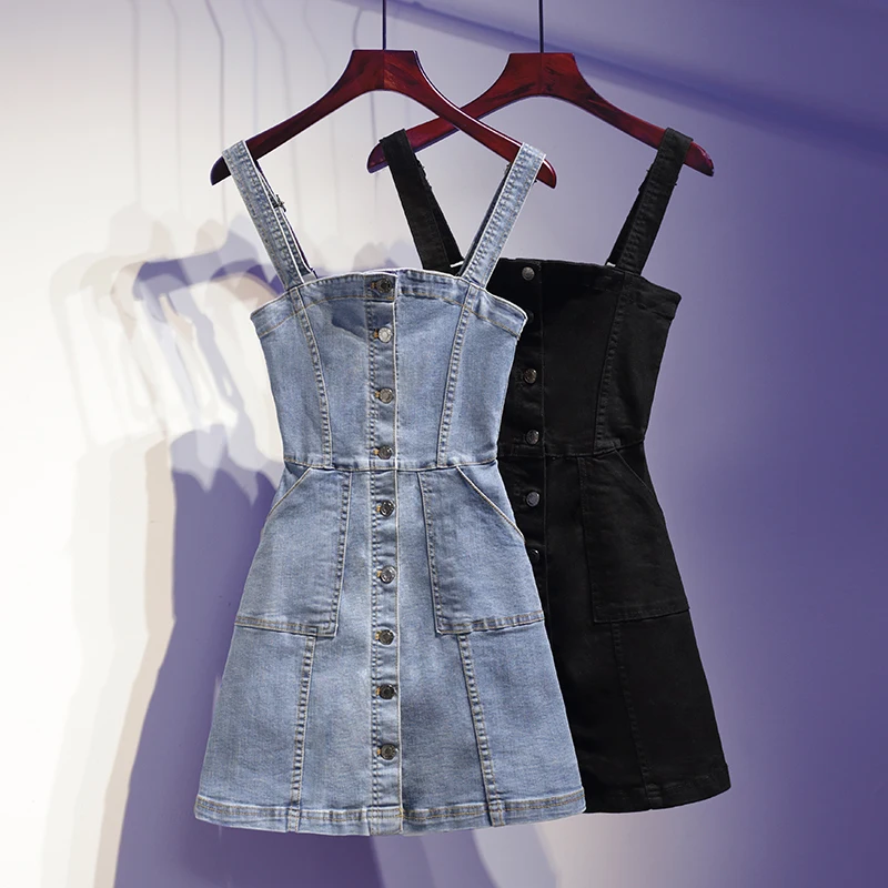 Женское джинсовое платье на бретелях-спагетти облегающее однобортное