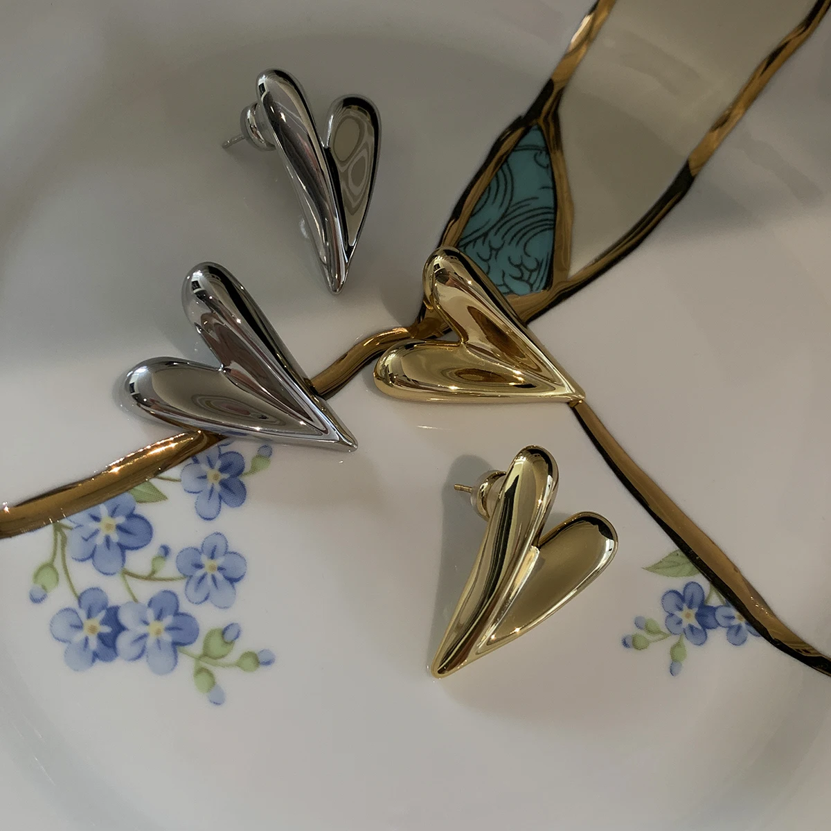 

Европейские и американские трехмерные металлические серьги Love, новые темпераментные серьги в форме сердца, женские серьги