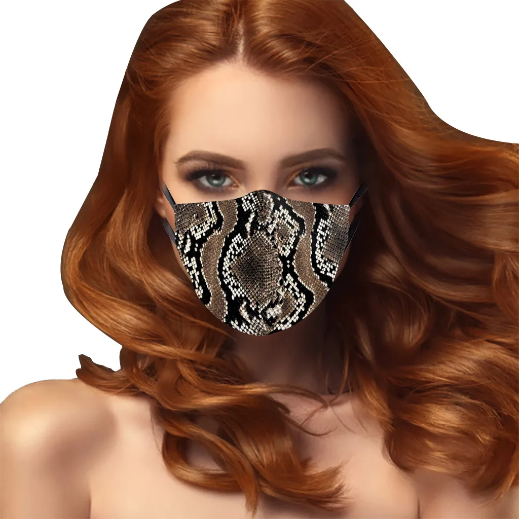 Маска для взрослых из дышащей ткани имитирующая крокодиловую кожу моющаяся