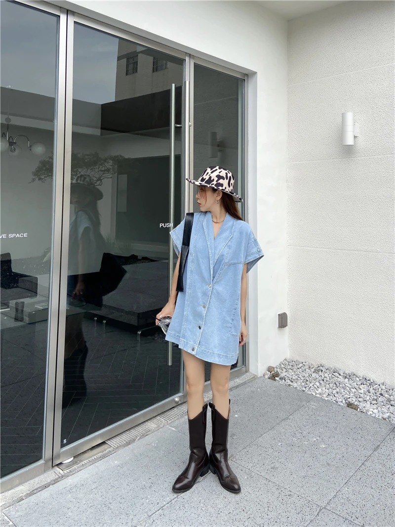 

Korea Chic Summer Casual Lapel buttons Loose Blue Sleeveless Vest Jacket Women Summer Blue Trendy Ladies Clothing 2021
