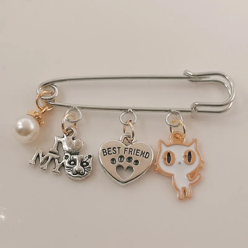 Эмалированная брошь котенок в виде кошачьей лапы с эмалированным штифтом I love my Cat