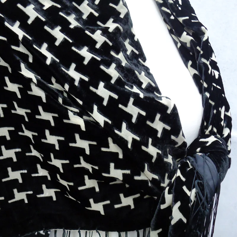Винтажный бархатный шелковый шарф 105*105 см зимняя черная квадратная шаль Женская - Фото №1