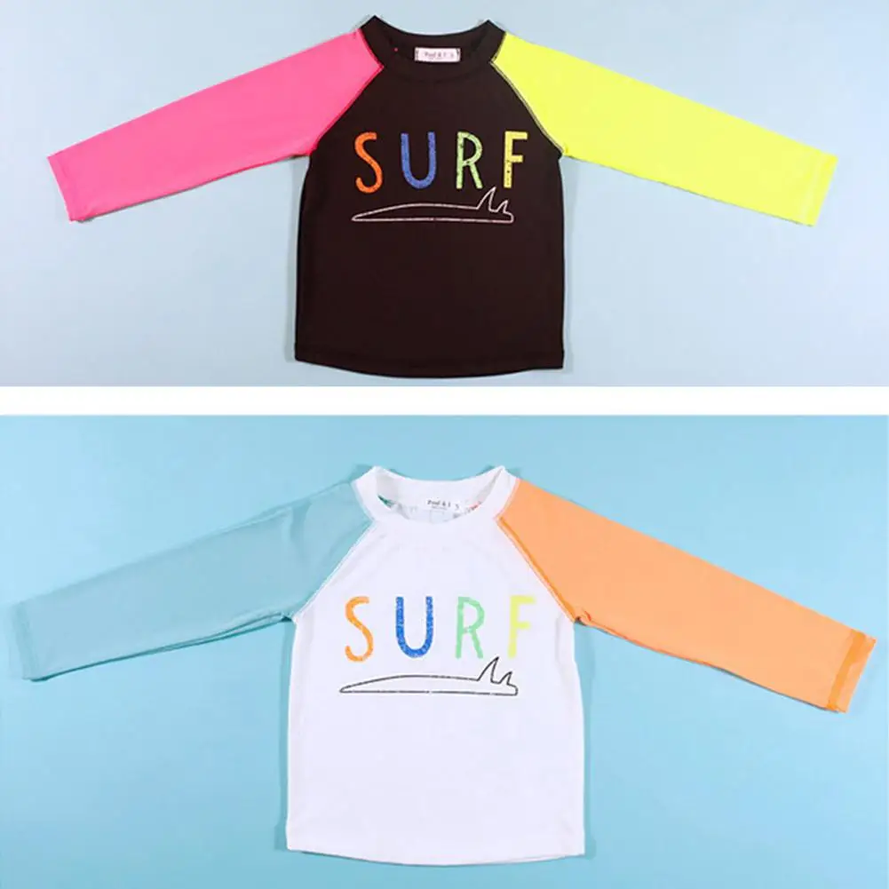 Детский купальник из двух предметов с буквенным принтом размера 4XL длинными