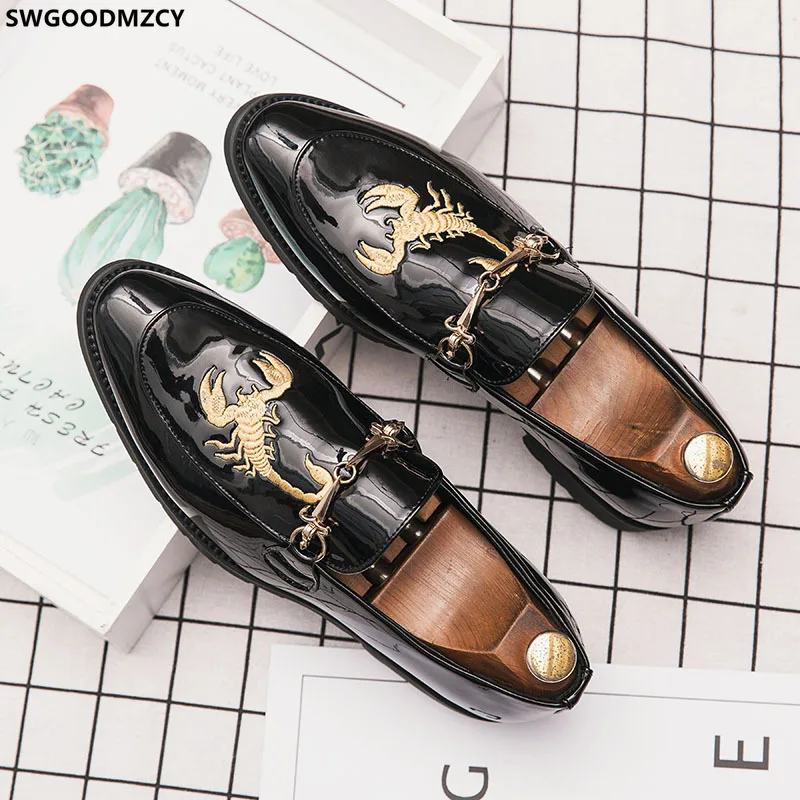 

Black Patent Leather Shoes Men Loafers Men Pointed Toe Dress Shoes Fashion Cover Shoes for Men 2023 Chaussure Homme Luxe Marque
