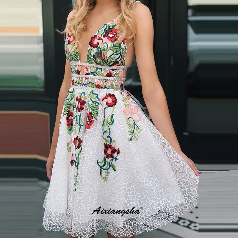 Белое платье для встречи выпускников на тонких бретельках новые сексуальные