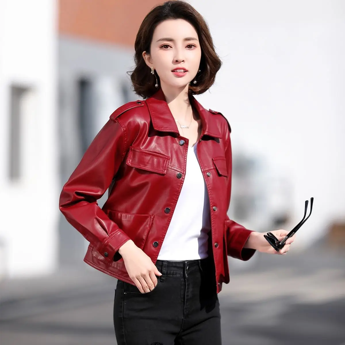 

2021 Spring And Autumn Short Leather Jacket Women New Fashion Big Pocket Polo Collar Motorcycle Leather Jacket Women Clothing