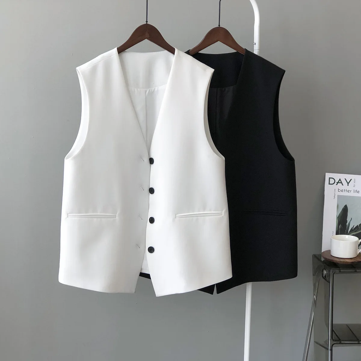 

Single Breasted Solid Color Suit Vest Female 2021 Spring Summer New Korean Loose V-neck Temperament Sleeveless White Coat 6095