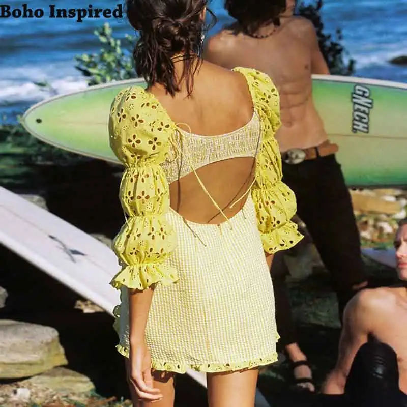 Женское летнее платье с вырезом желтое Бохо квадратным и вырезами на спине