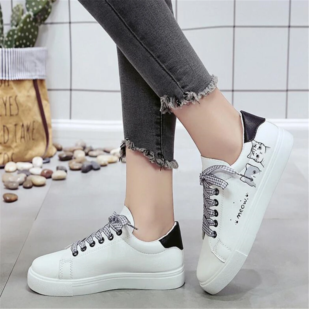 Женские кроссовки модная Вулканизированная обувь кожаная на платформе для
