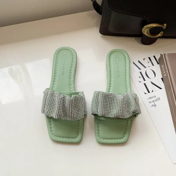

Rhinestone Slippers Fashion Brand Pleated Slides Flat Casual Flip Flops Summer Sandals Bling Crystal Shoes Women Runway Slippers