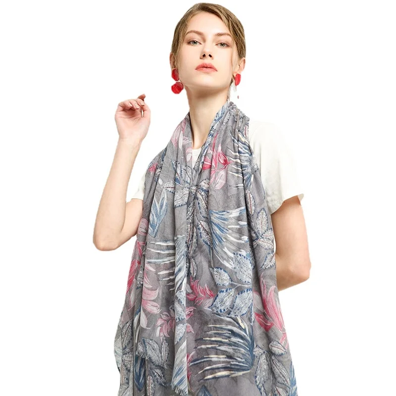 

Style Satin printed leaf gilded cotton scarf