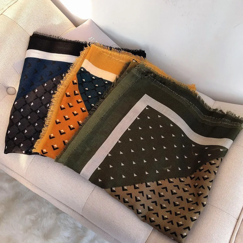 2019 Autumn Cotton Geometry Print Fringe Bandana Scarves Shawls Triangles Pattern Square Muffler Hijab Wrap10pcs/LOT Wholesale |