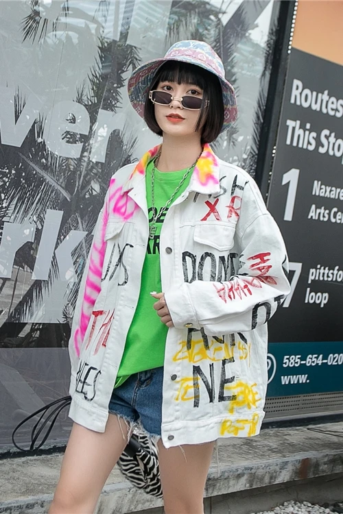 

Ladies denim jacket Europe station heavy hand-painted graffiti loose denim jacket female bf personality top spring