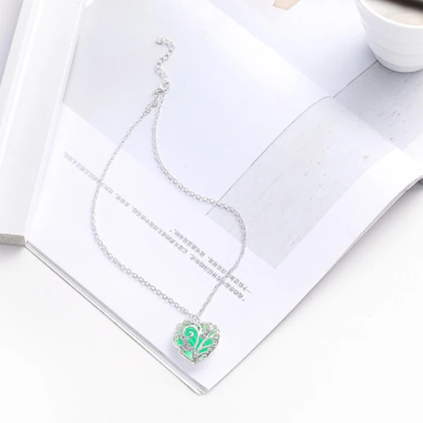 Новое Женское Ожерелье с персиковым сердцем креативный длинный светящийся кулон