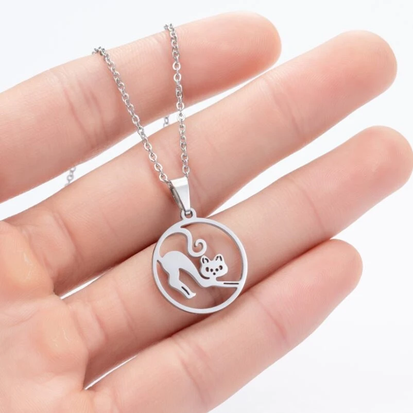 

30 шт. ожерелье с кулоном в виде милой кошки с золотым круглым полым кулоном из нержавеющей стали для женщин ожерелья Прямая поставка