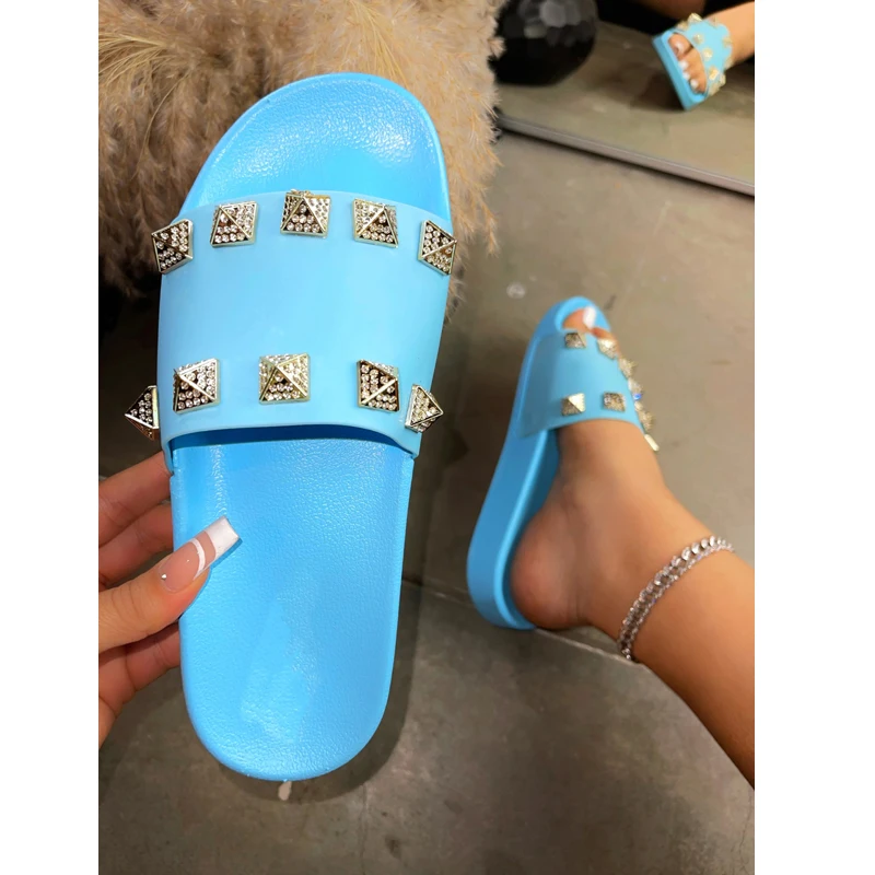 

2022 Fashion Woman Rivet Slippers Summer Open Toe Outdoor Leisure Beach Sandals Comfortable Women's Shoes Plus Size 43