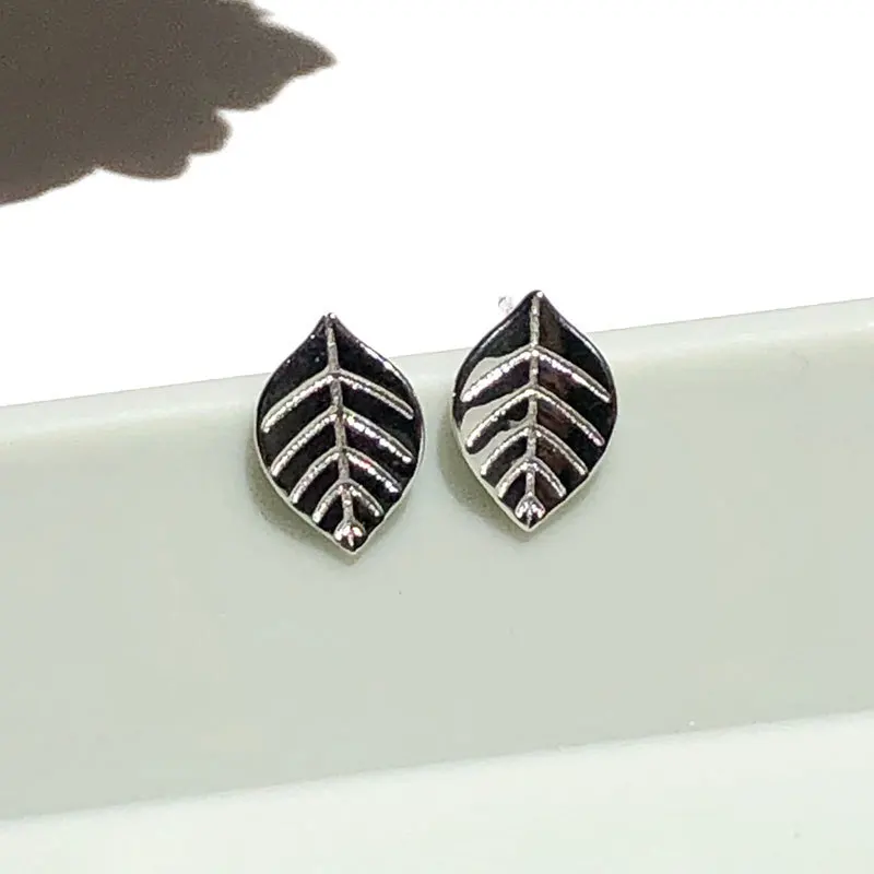 

S925 sterling silver leaf fresh earrings sweet leaf bud forest style earrings sterling silver stud earrings for girls