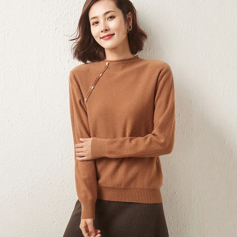 

Женский осенне-зимний джемпер с блестками и воротником-стойкой