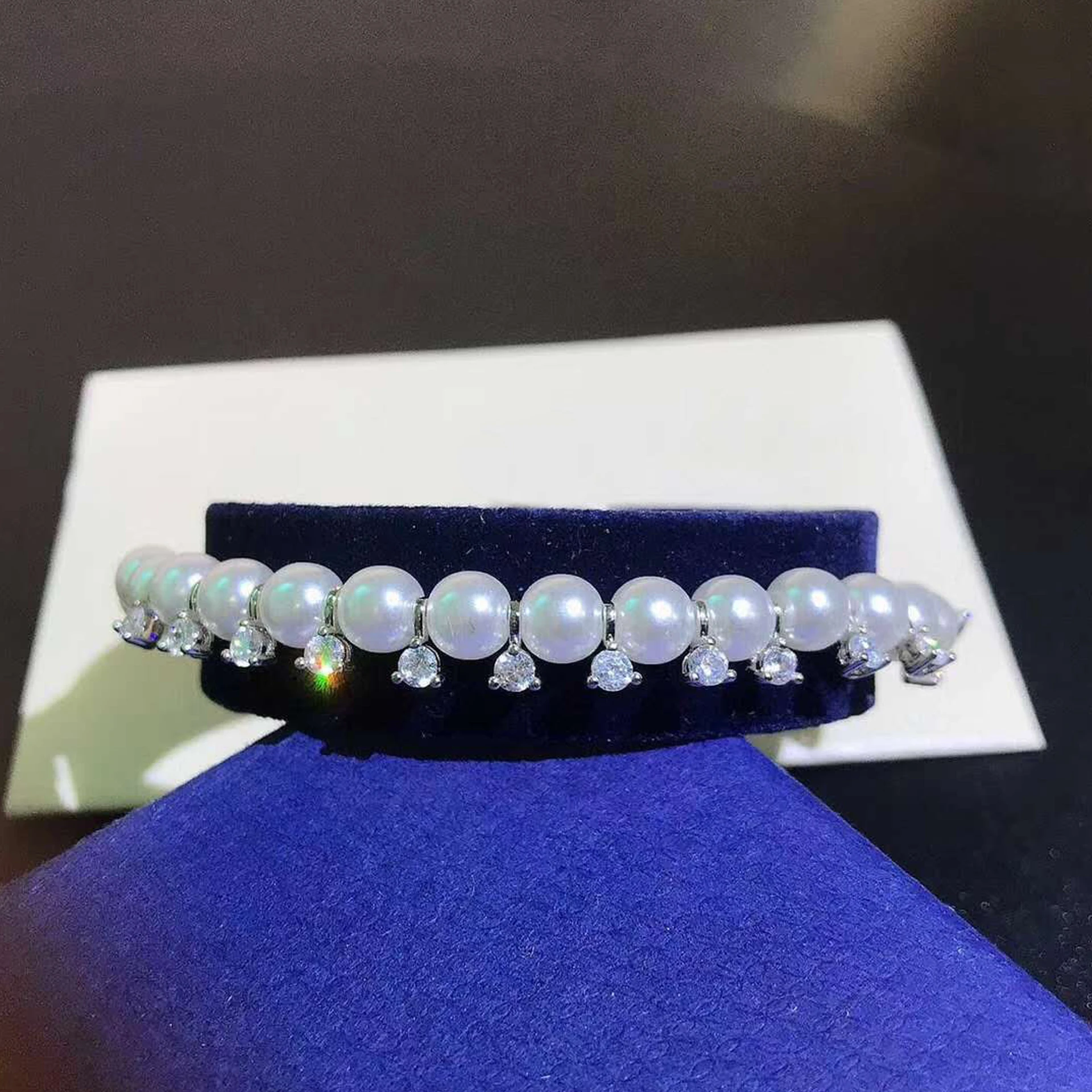 

Fashion Jewelry, High-Quality SWA, Fashionable, Gentle Female Pearl Shining Invisible Magnetic Buckle Crystal Bracelet