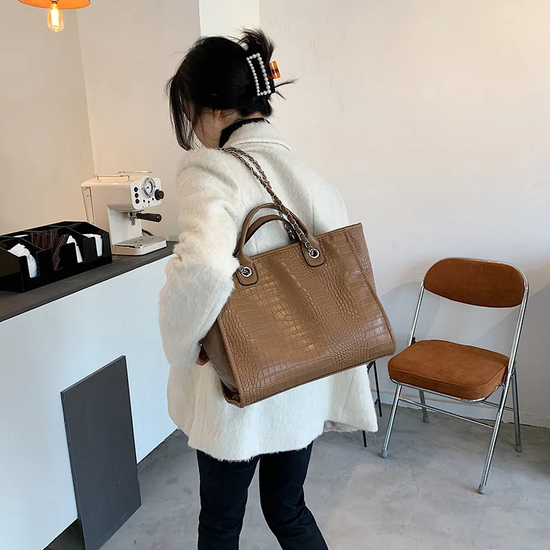 

2021 Spring New Crocodile Pattern Shoulder Bolsa Ladies Chain Big Capacity Tote Purse High Sense Classic Alligator Underarm Sac