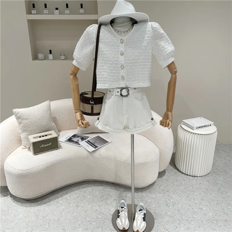 

Women's Spring 2021 Niche Design Fashion High Waist White Denim Shorts Casual A-line Loose Wide Leg Hot Pants With Curled Hem